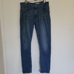 Wrangler Men's Blue Jeans. Atlethic Fit